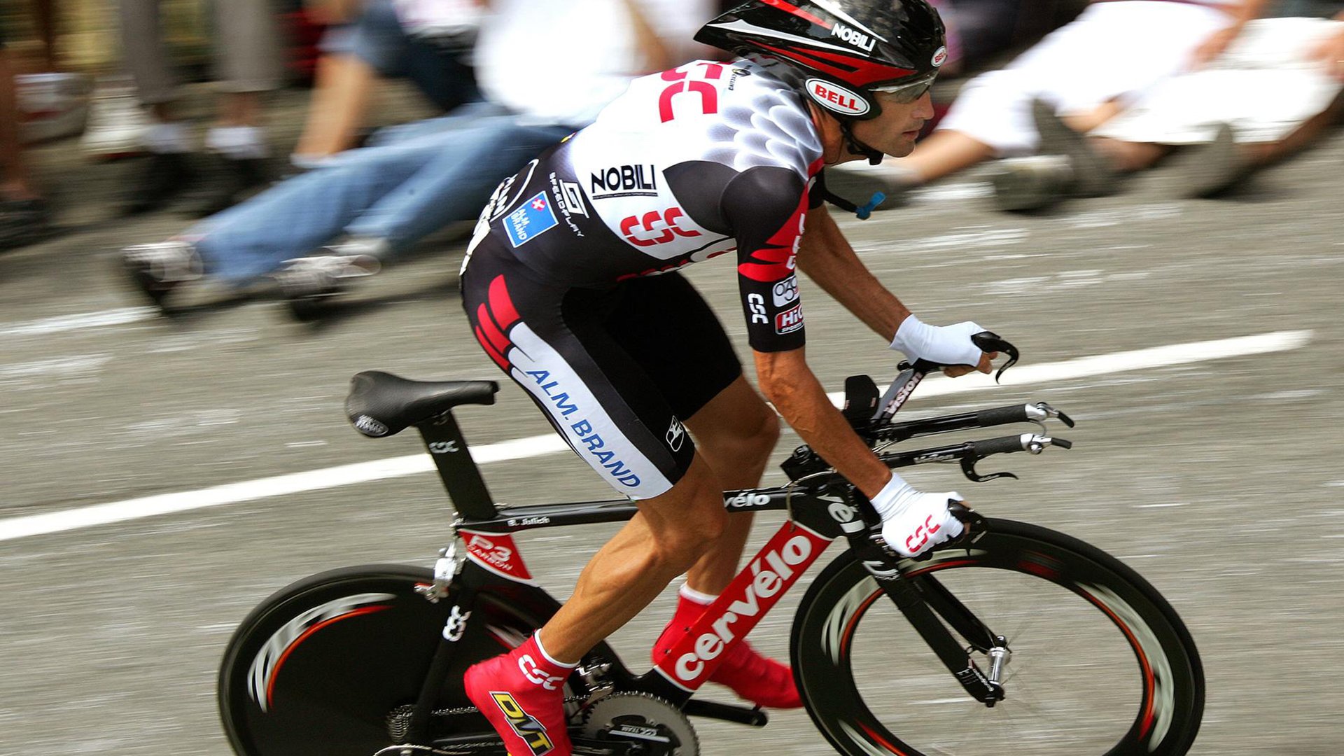 技战术纵深：不同球队的特色战术分析，技术 战术